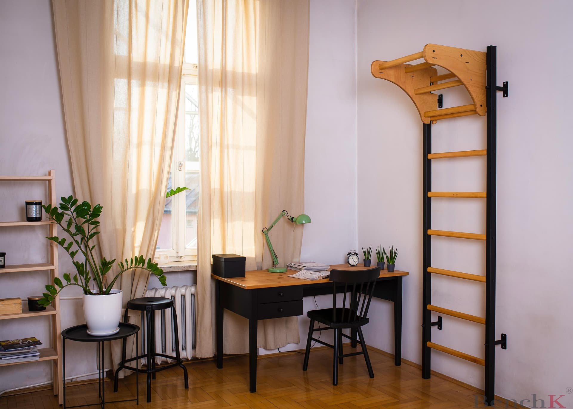BenchK 211W Wallbars