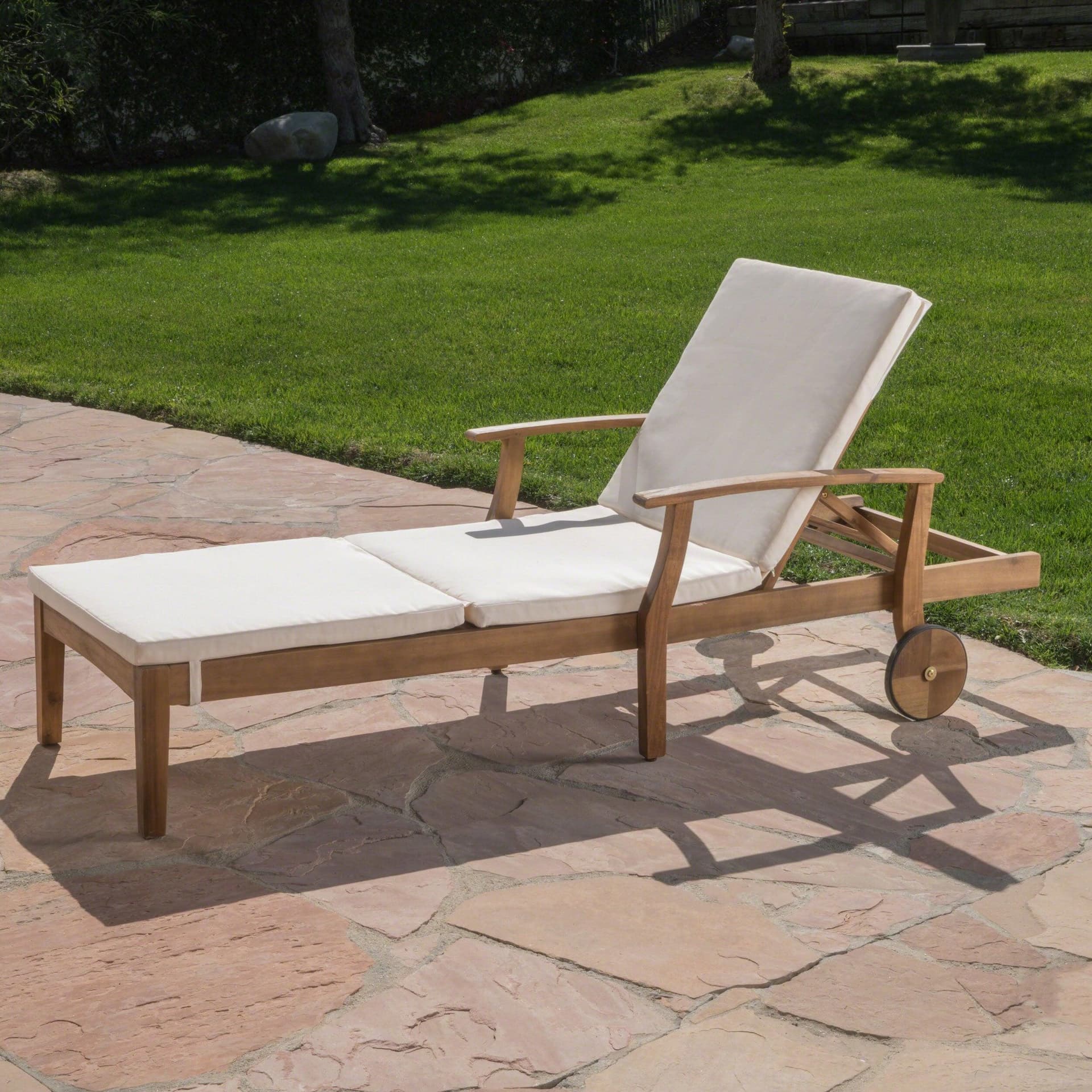 Perla Outdoor Chaise Lounge With Wr Cushion