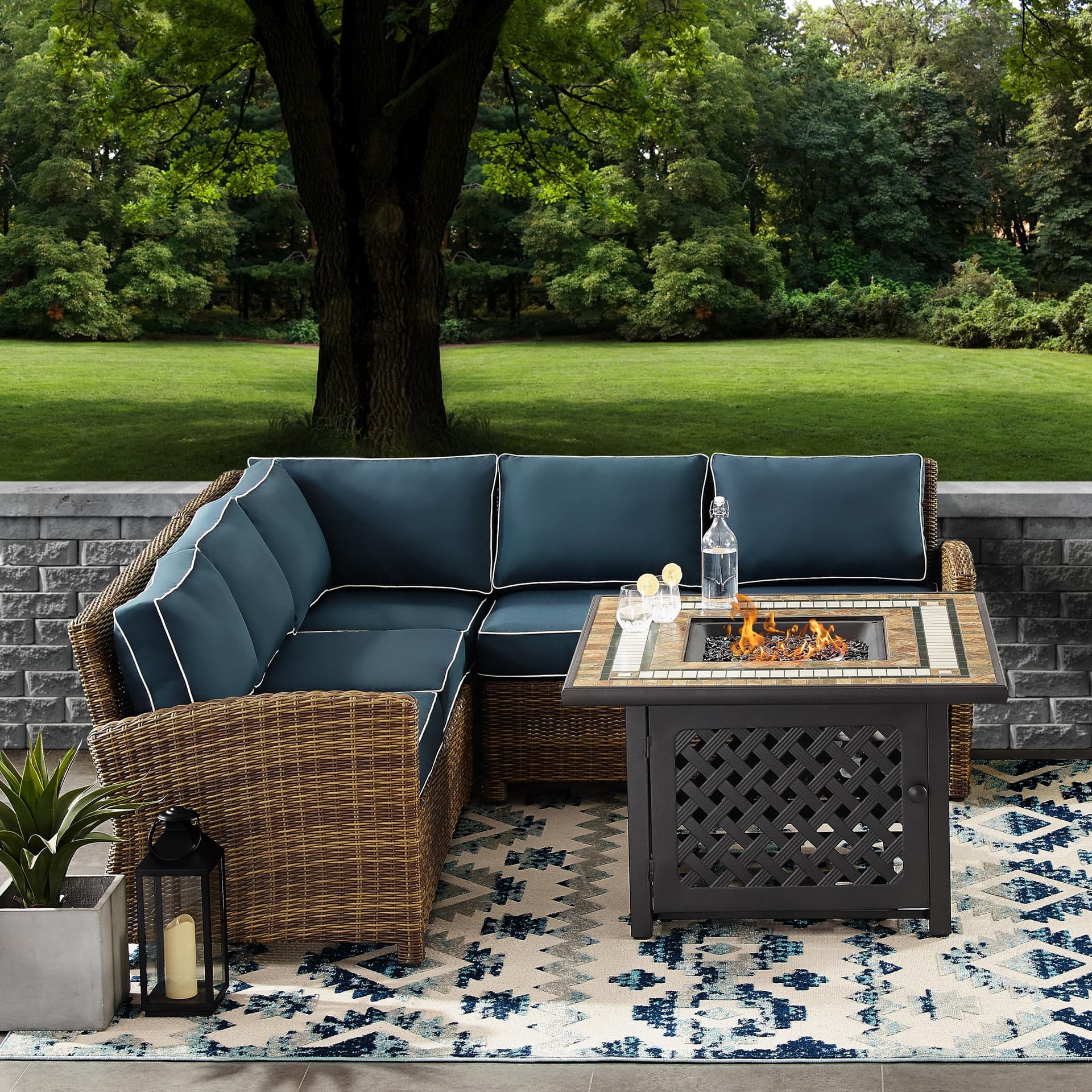 Bradenton 4-Piece Outdoor Wicker Seating Set With Navy Cushions