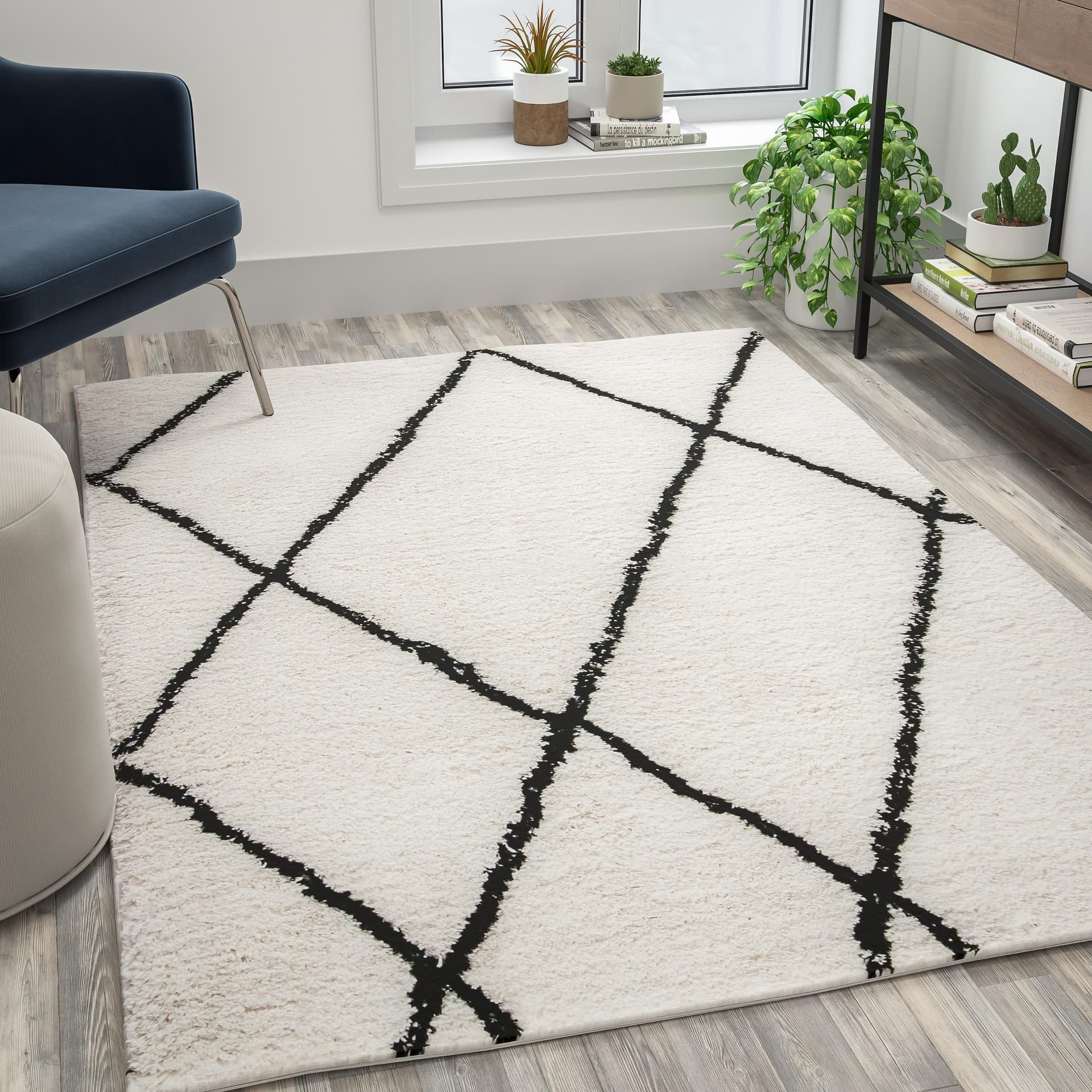 5' x 7' Ivory and Black Diamond Trellis Modern Shag Area Rug