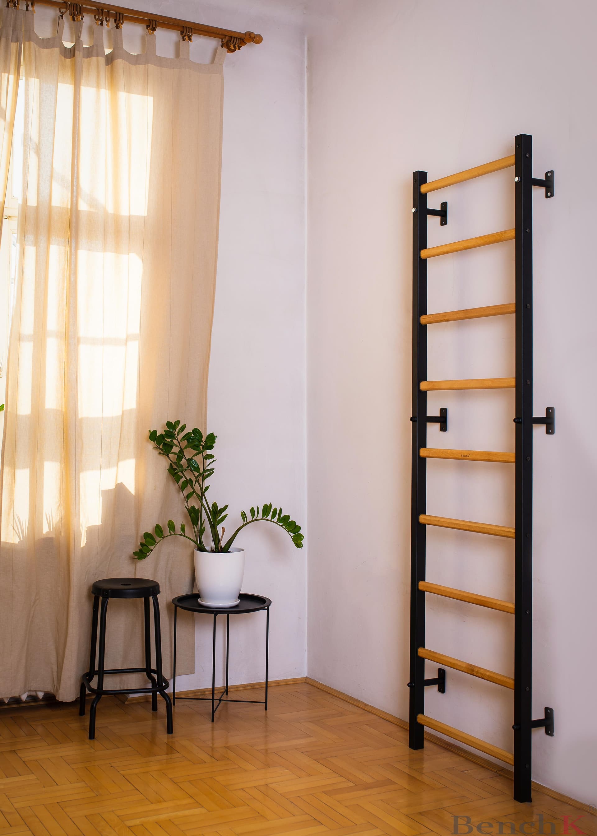 BenchK 700B wall bars