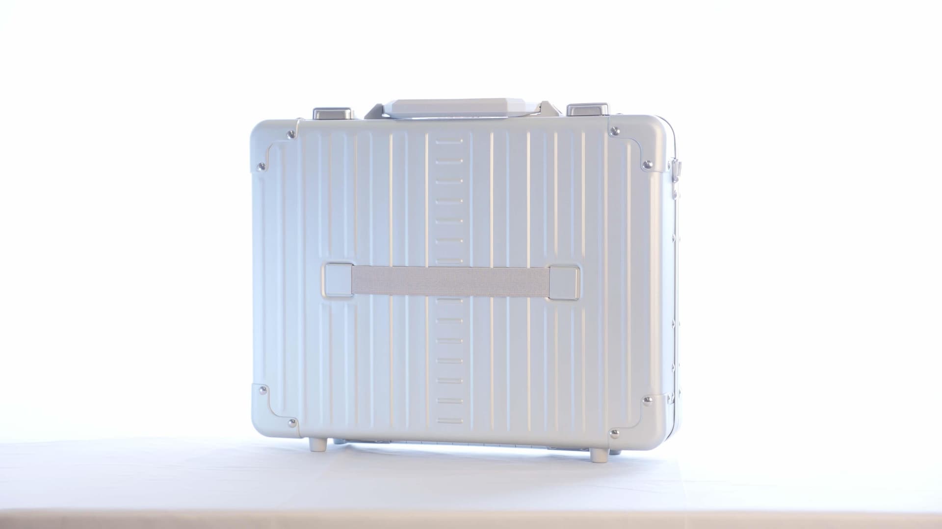 Aleon 15" Business Attache Aluminum Hardside Business Briefcase (Platinum) Sliver