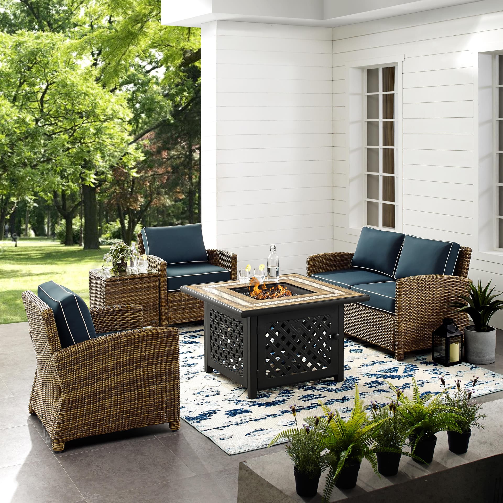 Bradenton 5-Piece Outdoor Wicker Conversation Set With Navy Cushions