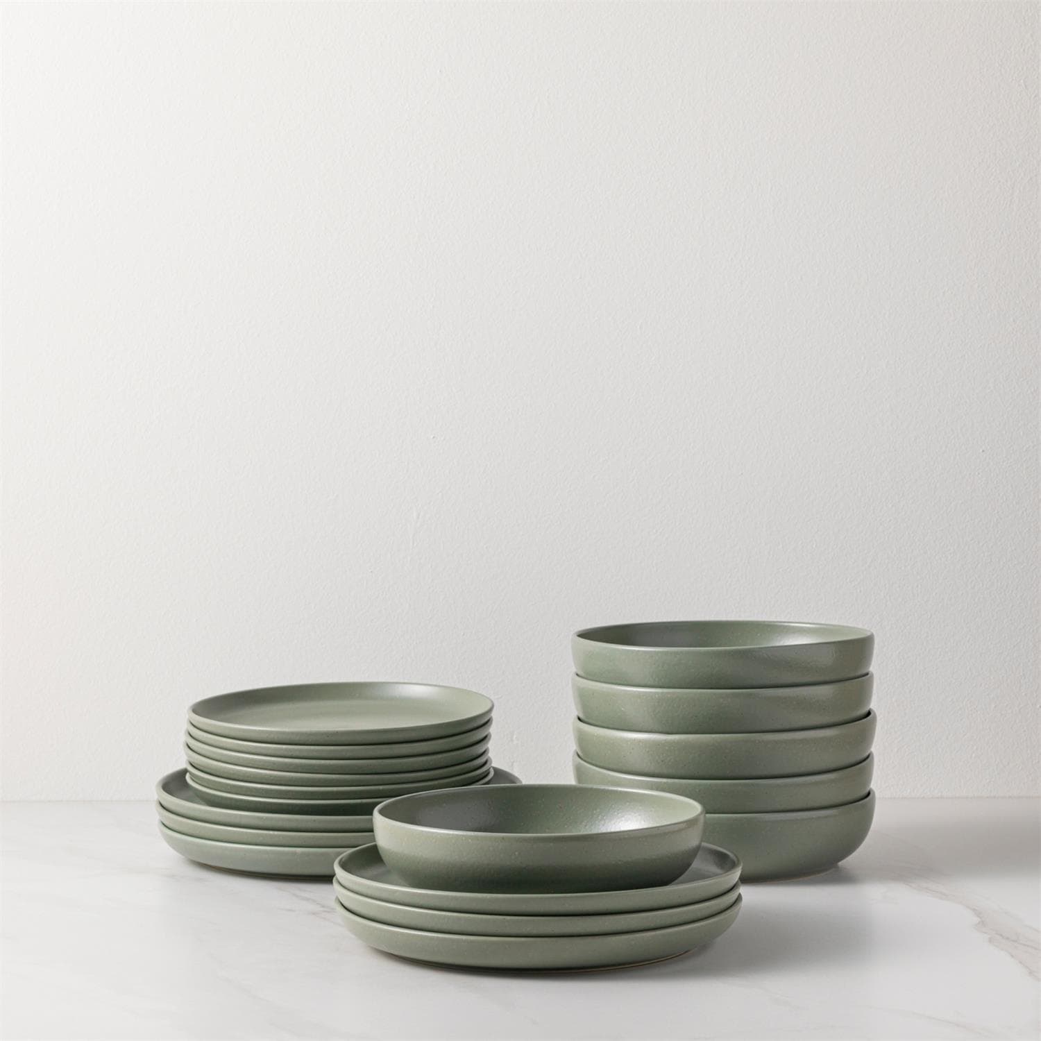 Pacifica 18-piece place setting w/ pasta