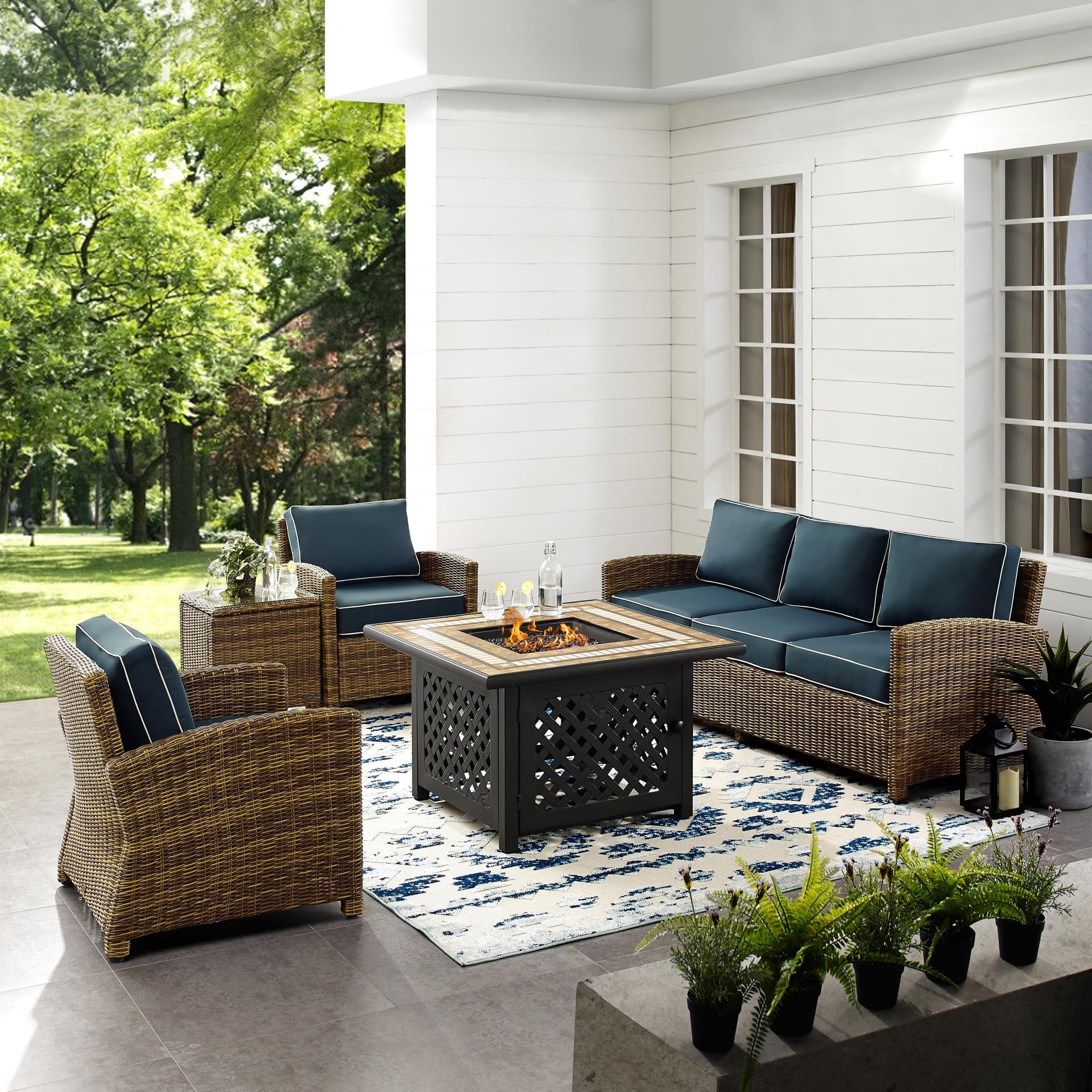 Bradenton 5-Piece Outdoor Wicker Sofa Conversation Set With Navy Cushions