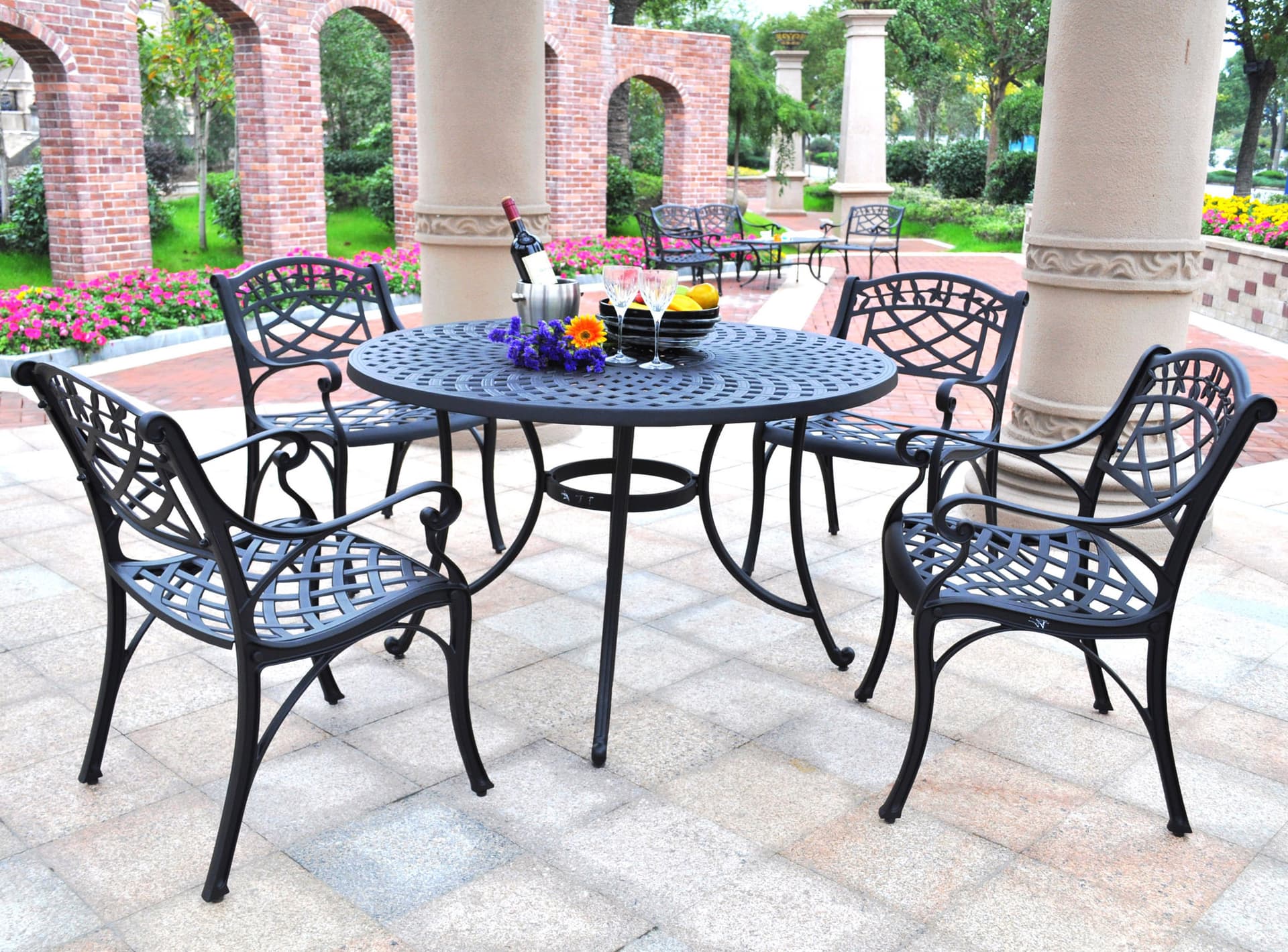 48" 5 Piece Cast Aluminum Outdoor Set w/Arm Chairs in Black