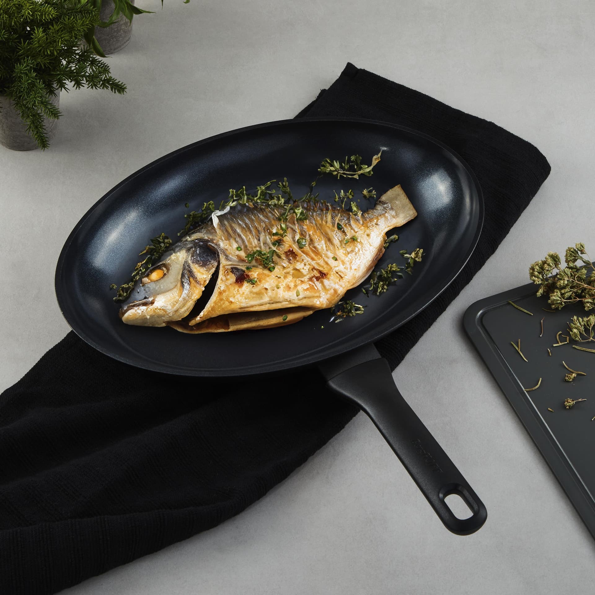 DiNA Helix Non-Stick Recylcled Aluminum Fish Pan, 9.5"