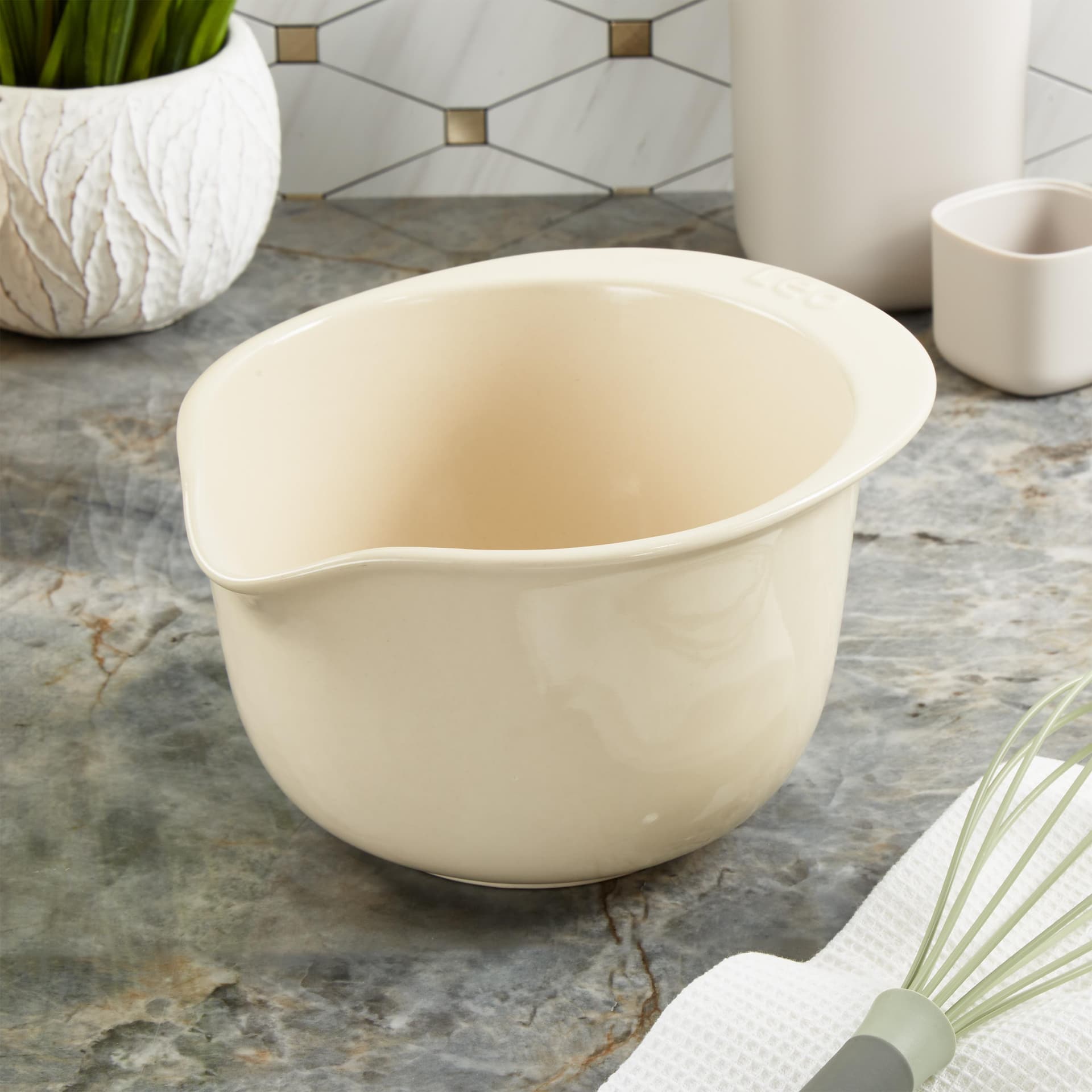 Leo Balance Stoneware Mixing Bowl 8", 2.3qt., Moonbeam