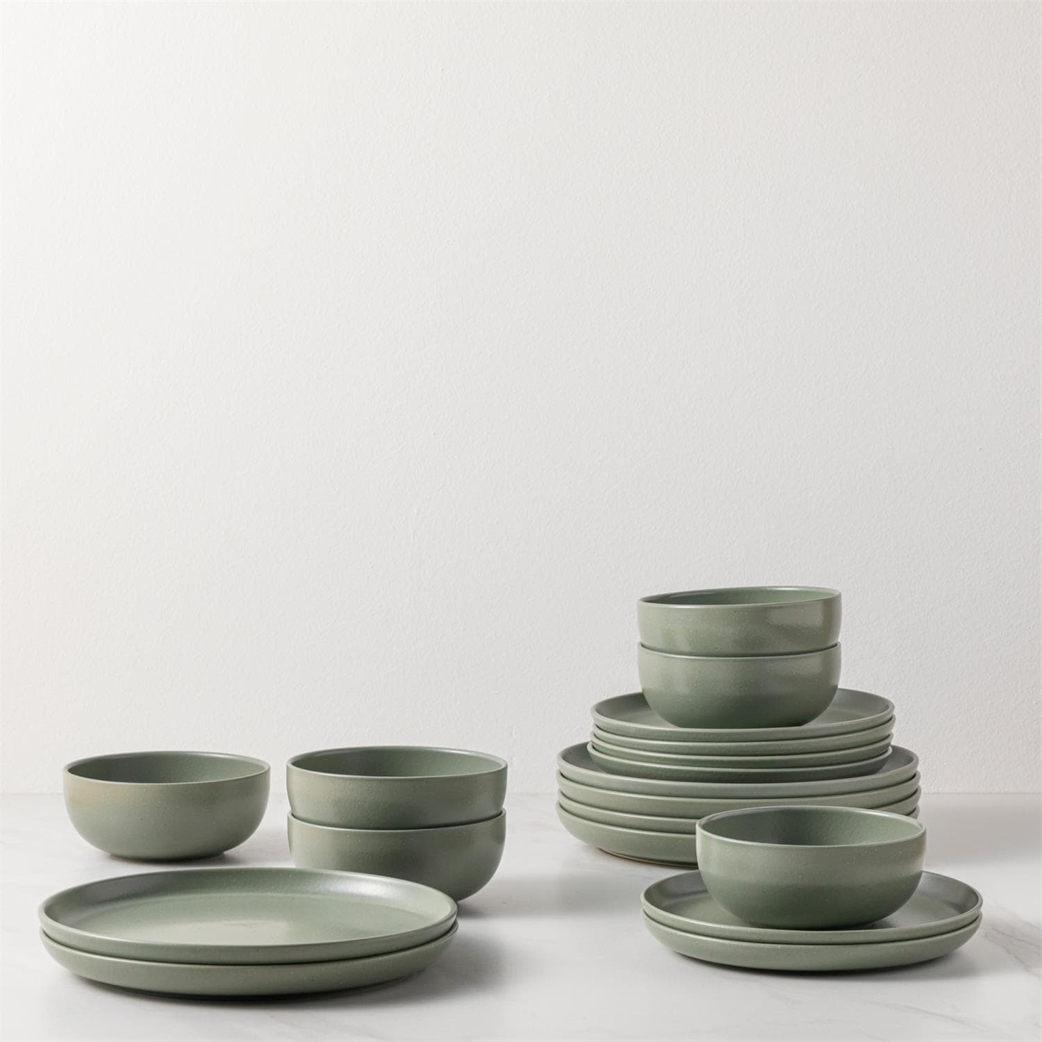 Pacifica 18-piece place setting w/ cerea