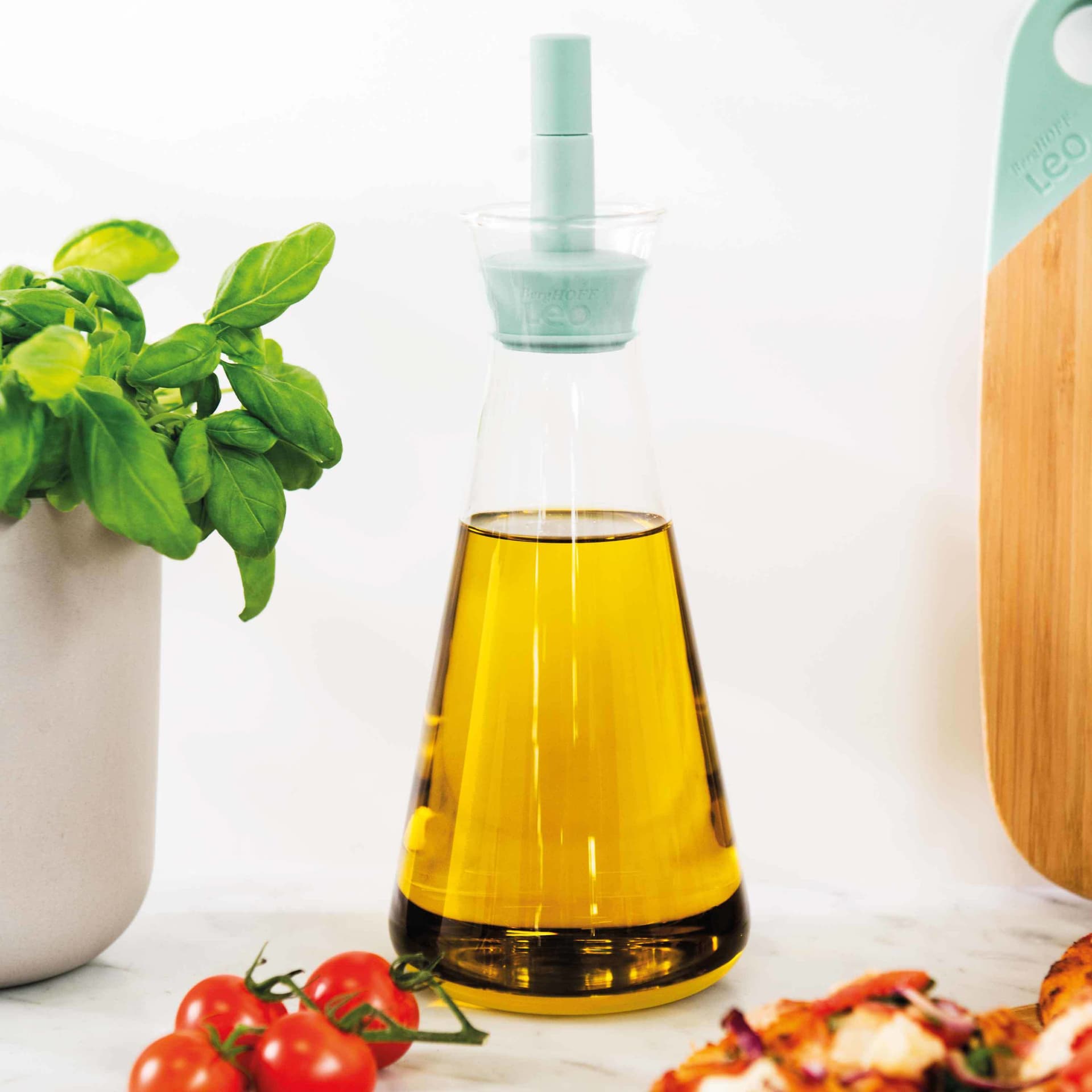 Leo Oil Dispenser: Glass & Mint